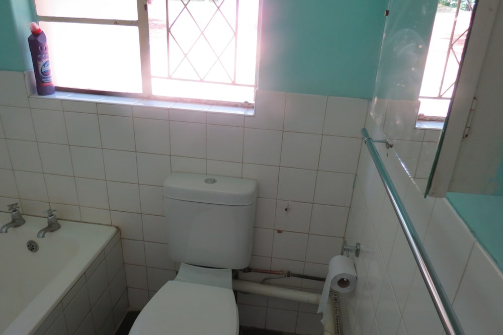 Standard Twin Room, 2 Twin Beds, Shared Bathroom, Garden View photo 2