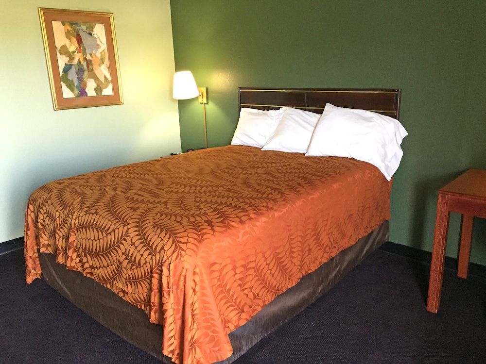 Standard Room, 1 Queen Bed, Smoking photo 2