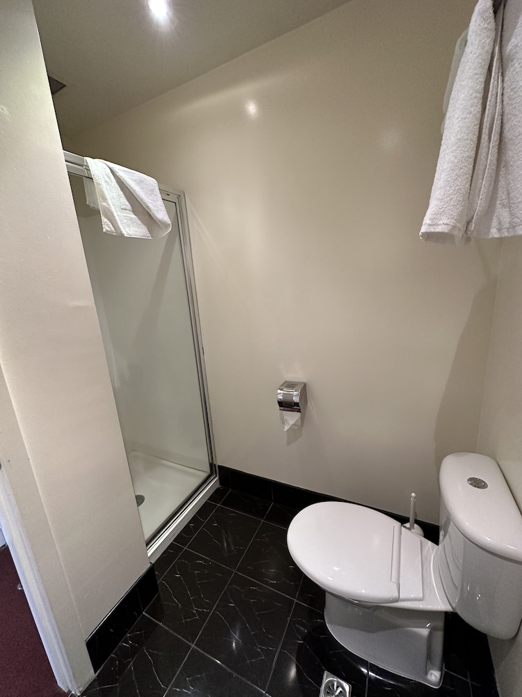 Premium King Split Room - Photo 4