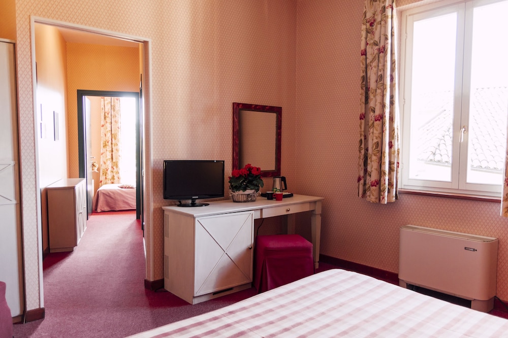 Superior Triple Room, Garden View photo 1