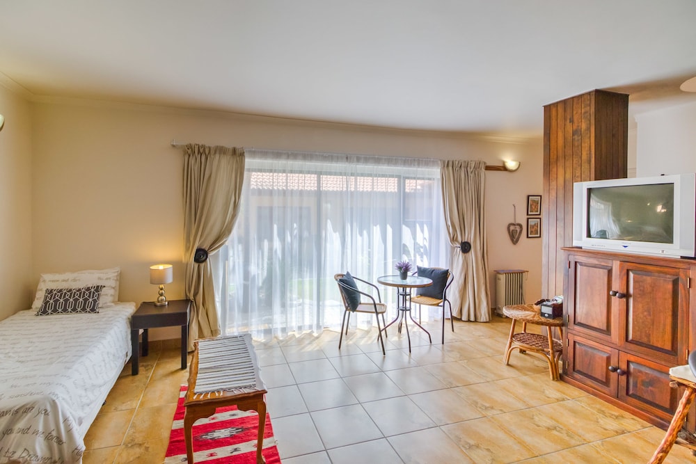 Honeymoon/Penthouse Suite photo 2