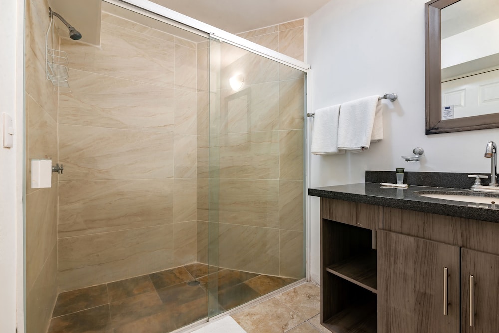 Suite, 2 Bedrooms - Photo 7