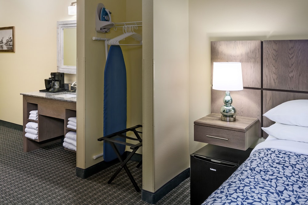 Room, 2 Bedrooms (Lakefront) photo 2