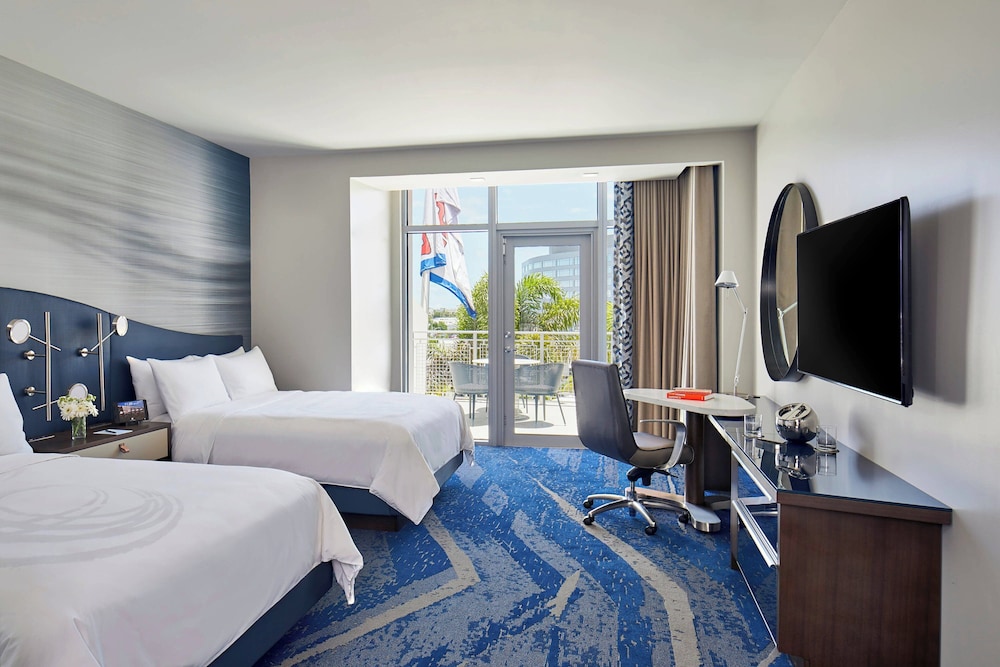 Room, 2 Queen Beds, Balcony - Photo 1