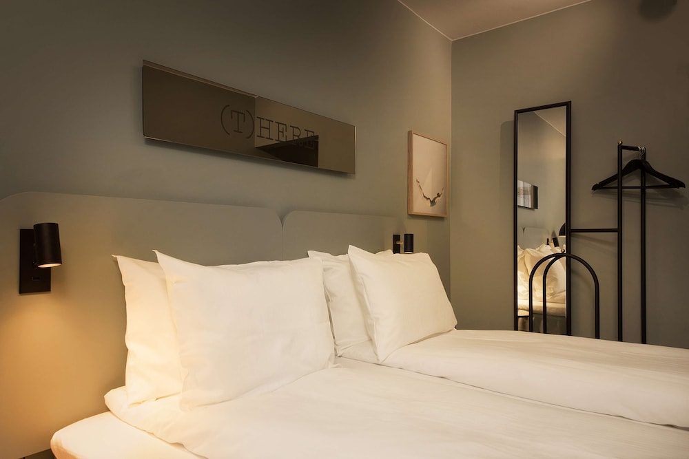 Economy Twin Room - Photo 3