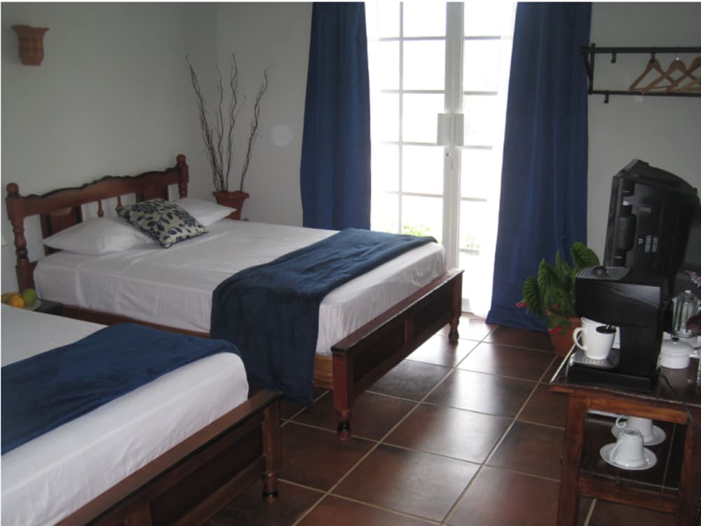Family Quadruple Room, Multiple Beds, Non Smoking photo 3