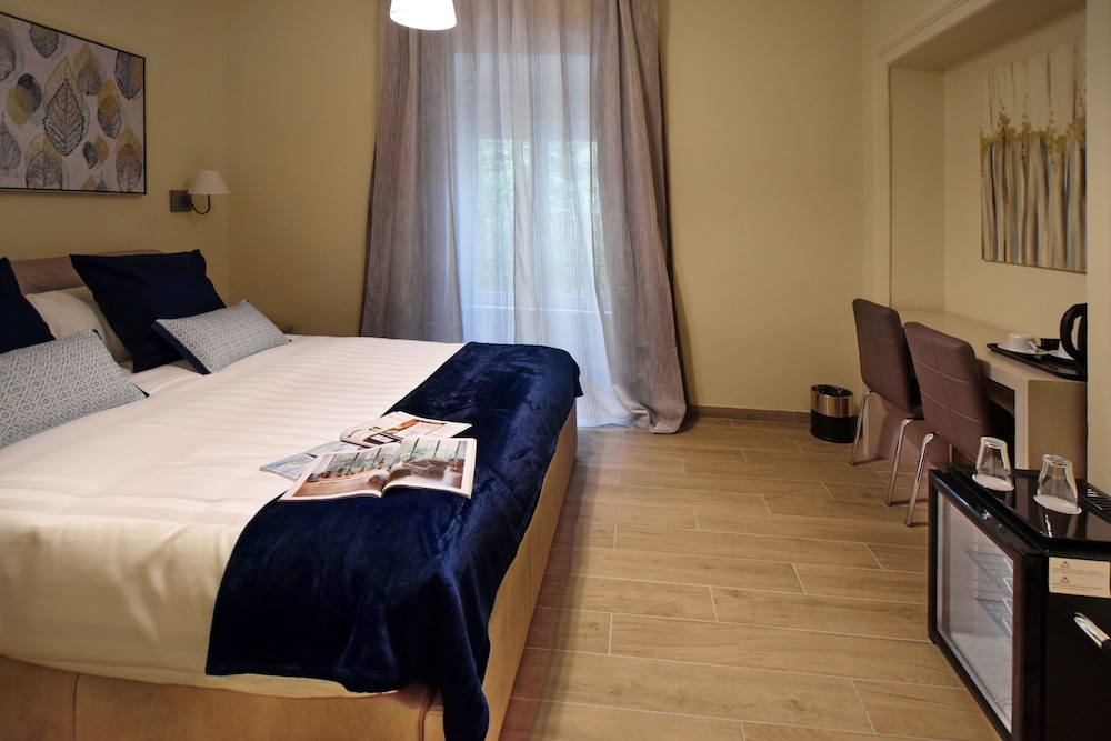 Superior Room, 1 Bedroom, City View photo 3