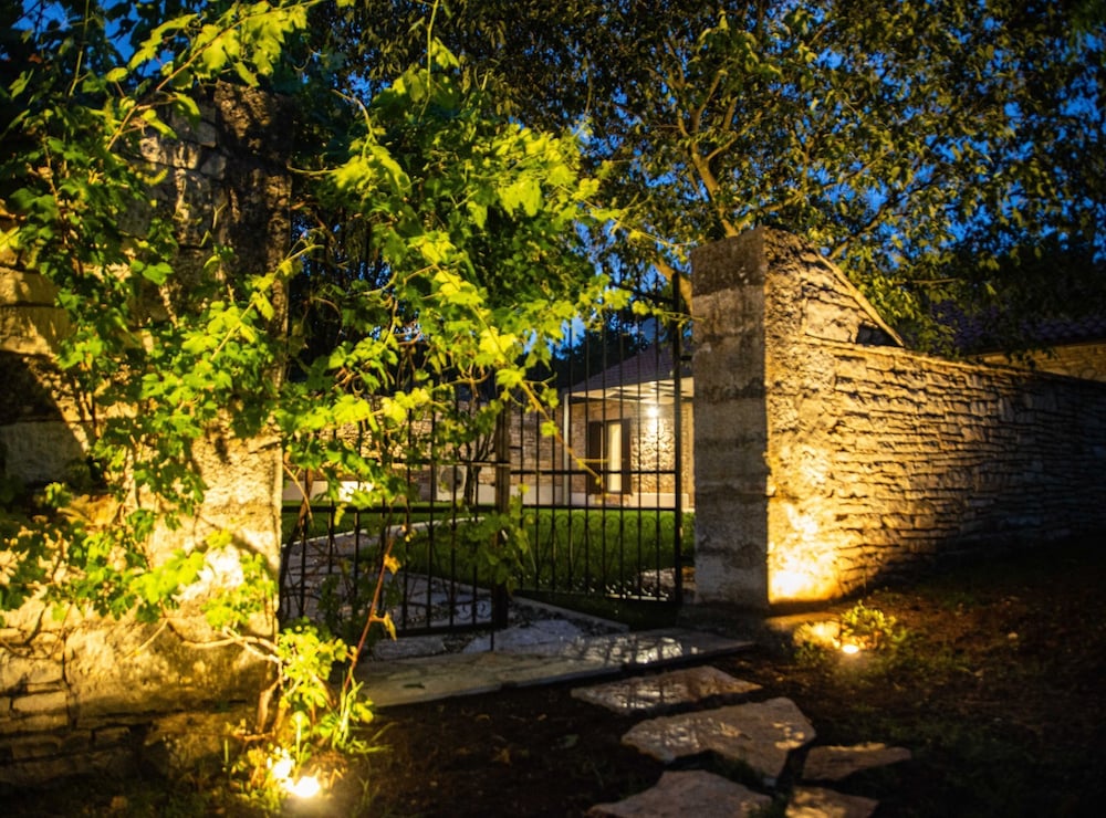 House (The Poolside Stone House in Bale) photo 1
