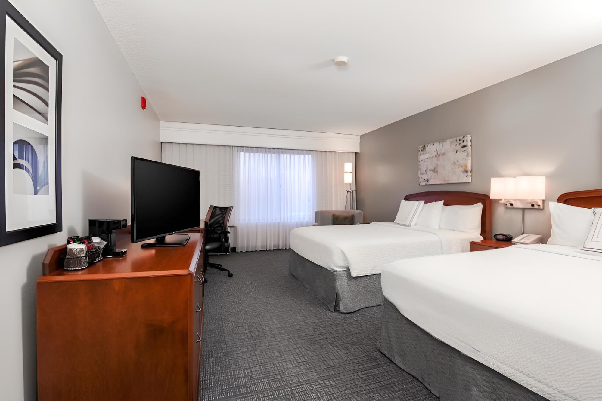 Room, 2 Queen Beds, Non Smoking, Balcony - Photo 2