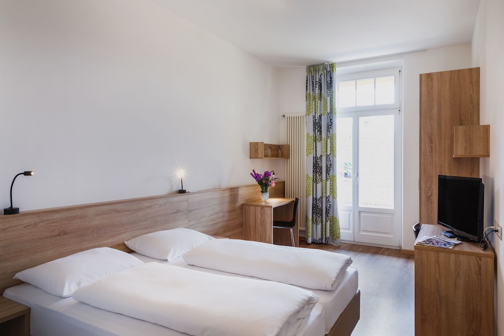 Basic Twin Room photo 2