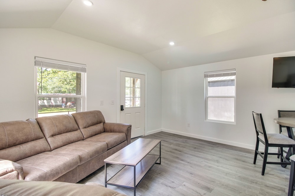House (2 Bedrooms) photo 3