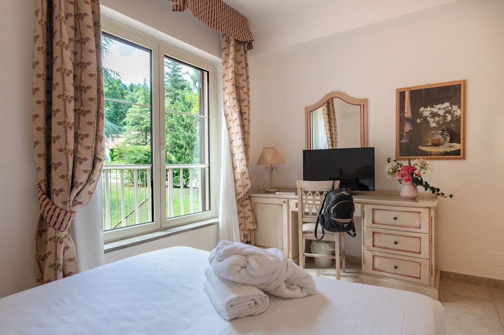 Superior Double or Twin Room photo 3