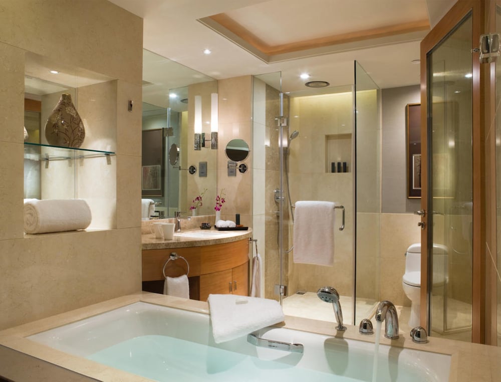 Executive Room, 1 King Bed - Photo 8