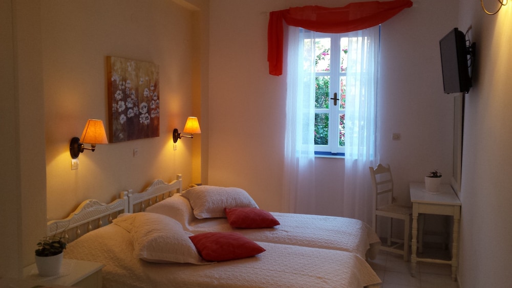 Double or Twin Room photo 2