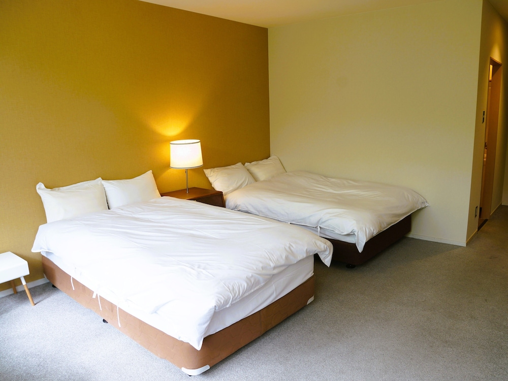 Western Twin Room - Photo 2