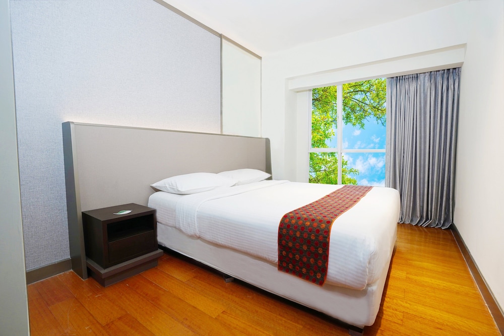 Executive Suite, 3 Bedrooms - Photo 2