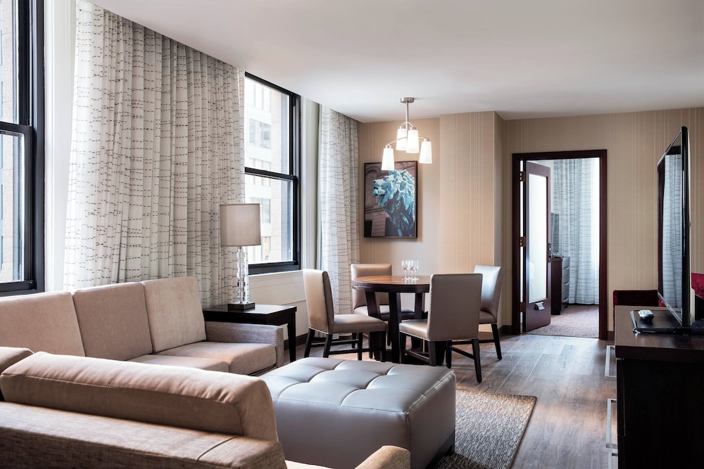 Suite, 1 Bedroom (Mobility Accessible, Tub)