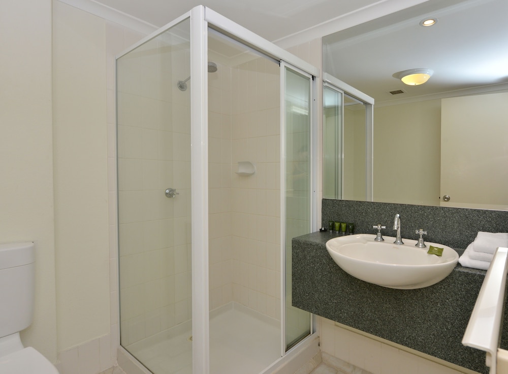 Two Bedroom Two Bathroom Apartment photo 3