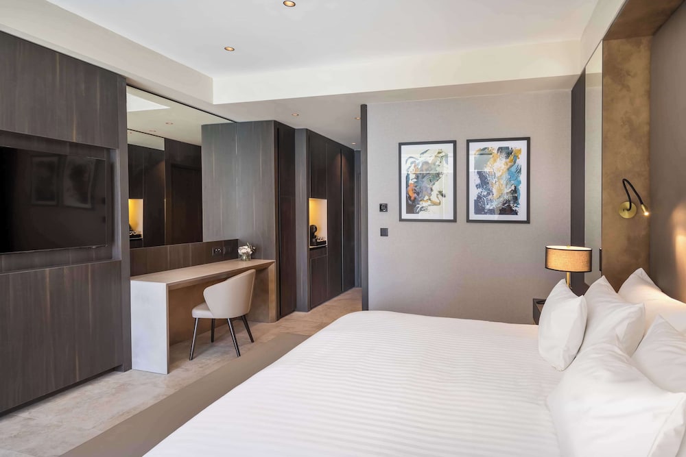 Superior Room, Partial Sea View photo 2