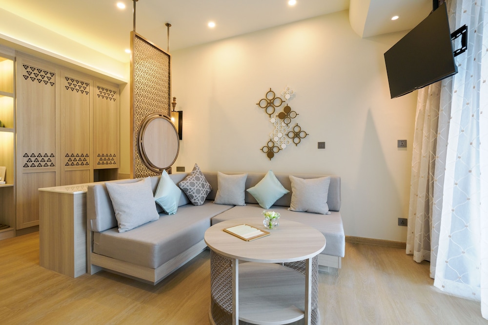 Pool Suite - Photo 4