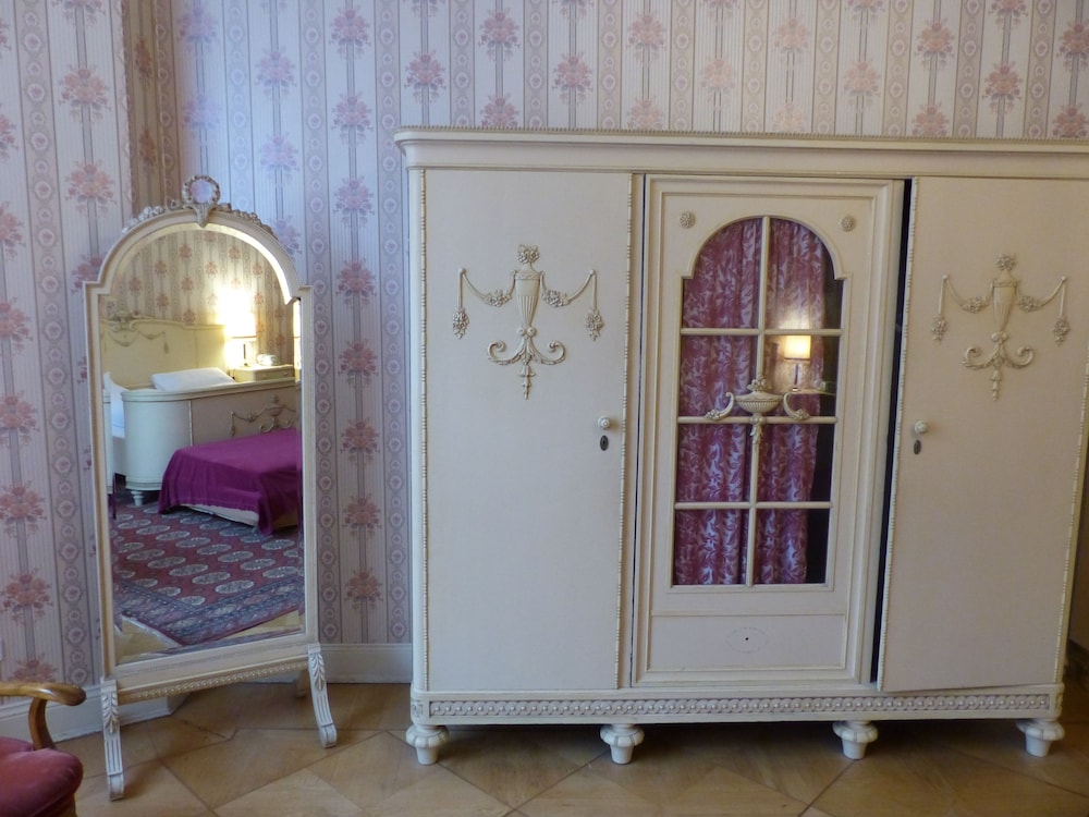 Twin Room, Shared Bathroom photo 1