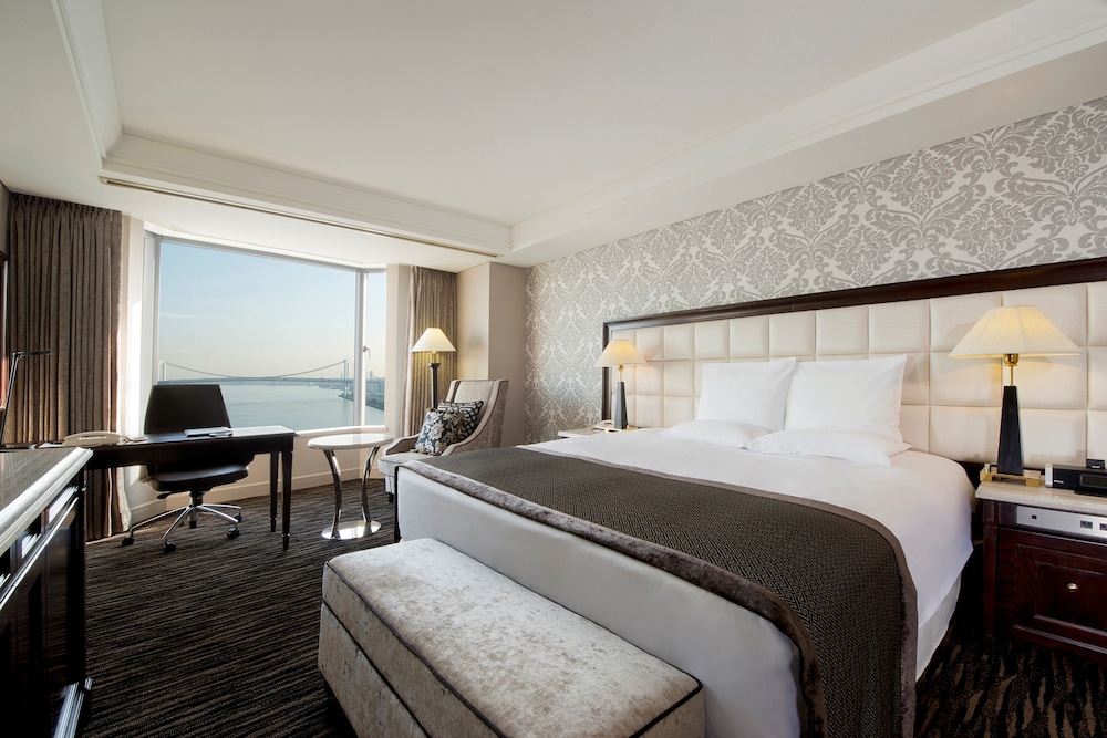 Premium Room, 1 King Bed, Bay View (High Floor)