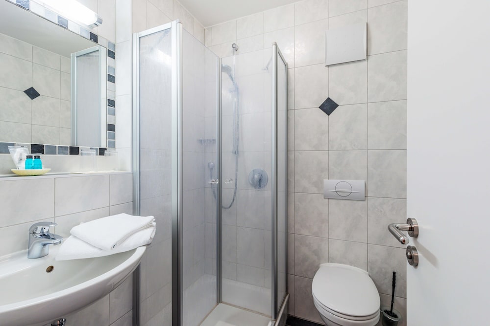 Classic Double or Twin Room - Photo 5
