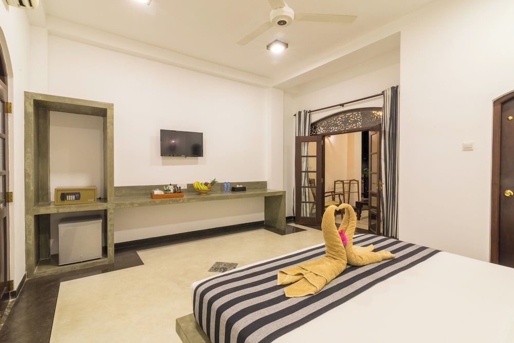 Deluxe Double Room, 1 King Bed, Balcony, Garden View photo 3