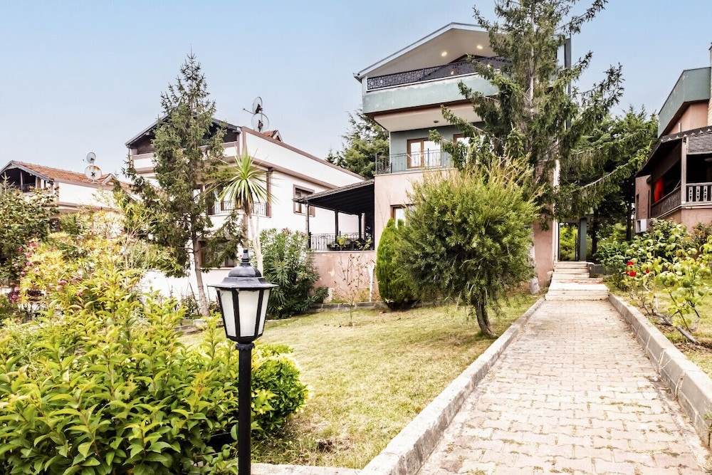 Villa photo 2
