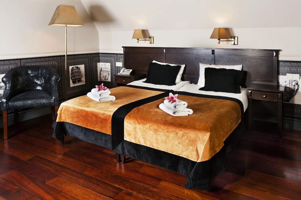 Classic Double or Twin Room - Photo 16