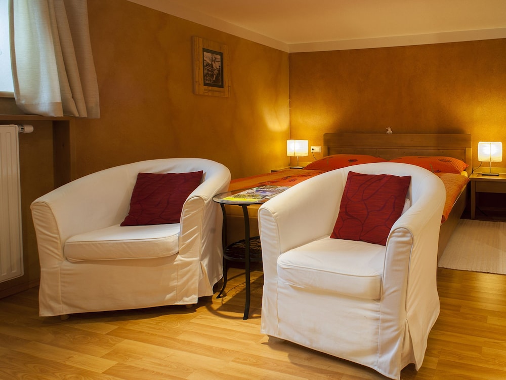 Comfort Apartment, 1 King Bed, Garden View photo 2