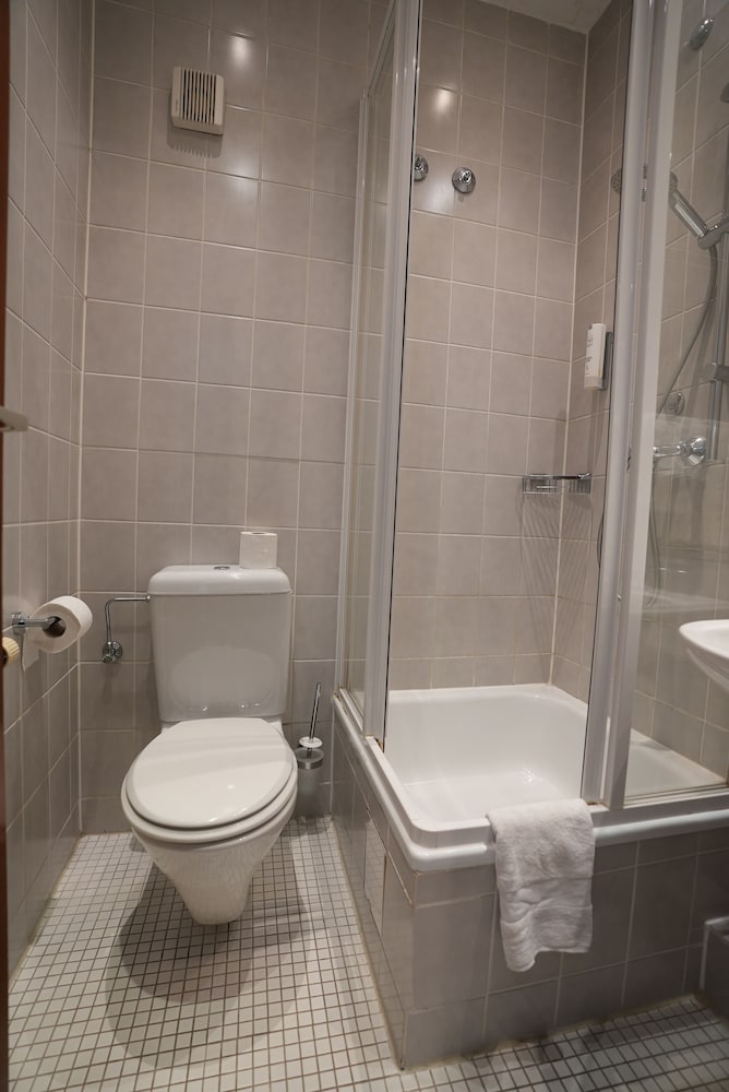 Basic Double Room (Budget) - Photo 9