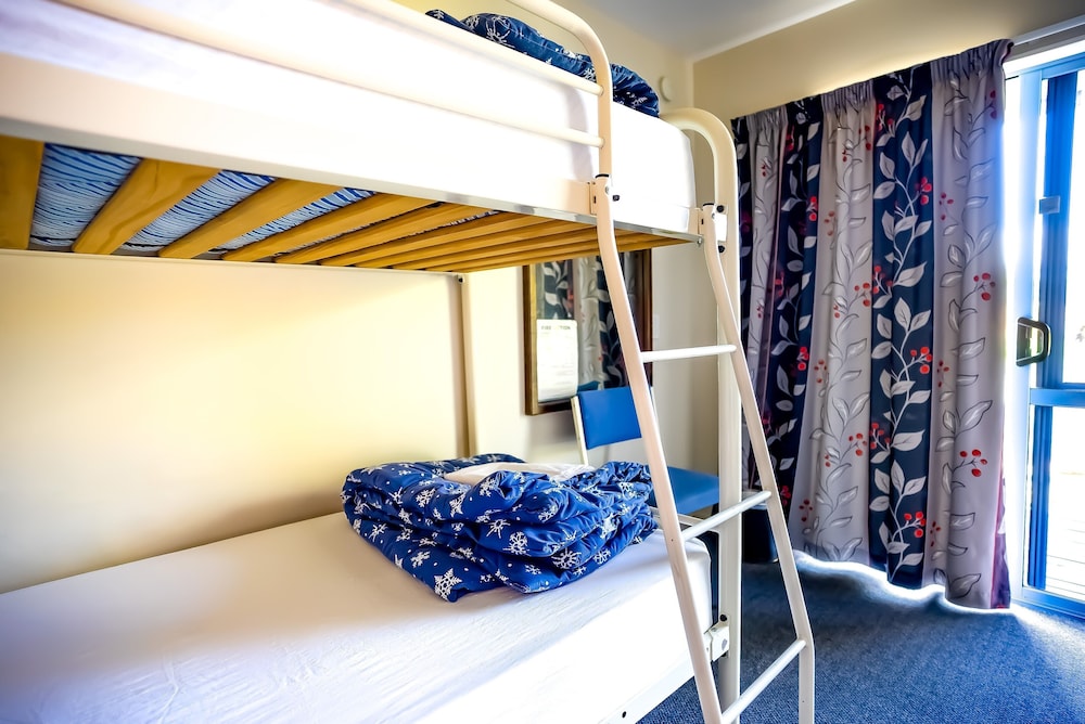 Basic Room, Multiple Beds, Shared Bathroom (No Towels Provided - Shared Bathroom) photo 3
