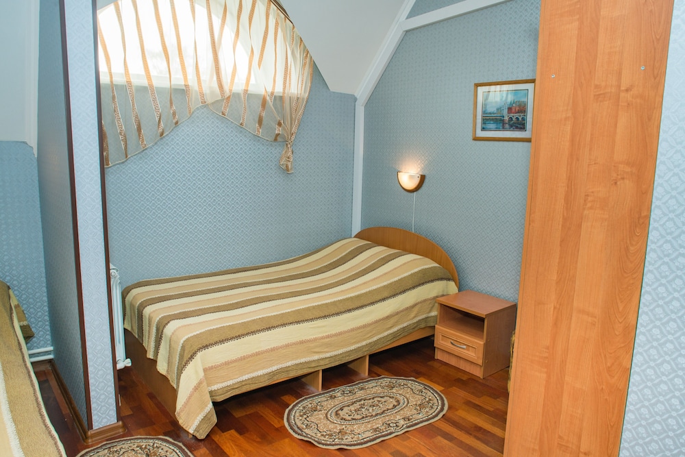 Economy Twin Room, Shared Bathroom photo 2