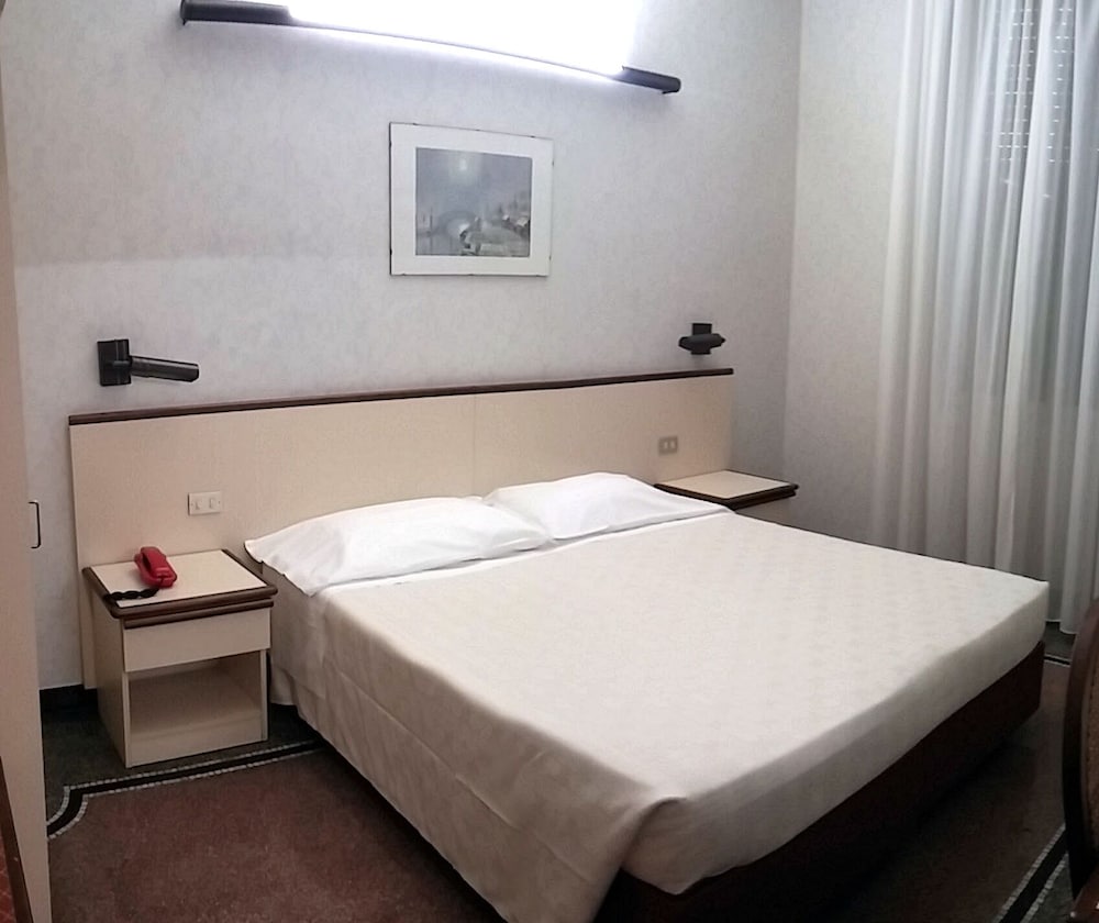 Standard Double Room - Photo 4