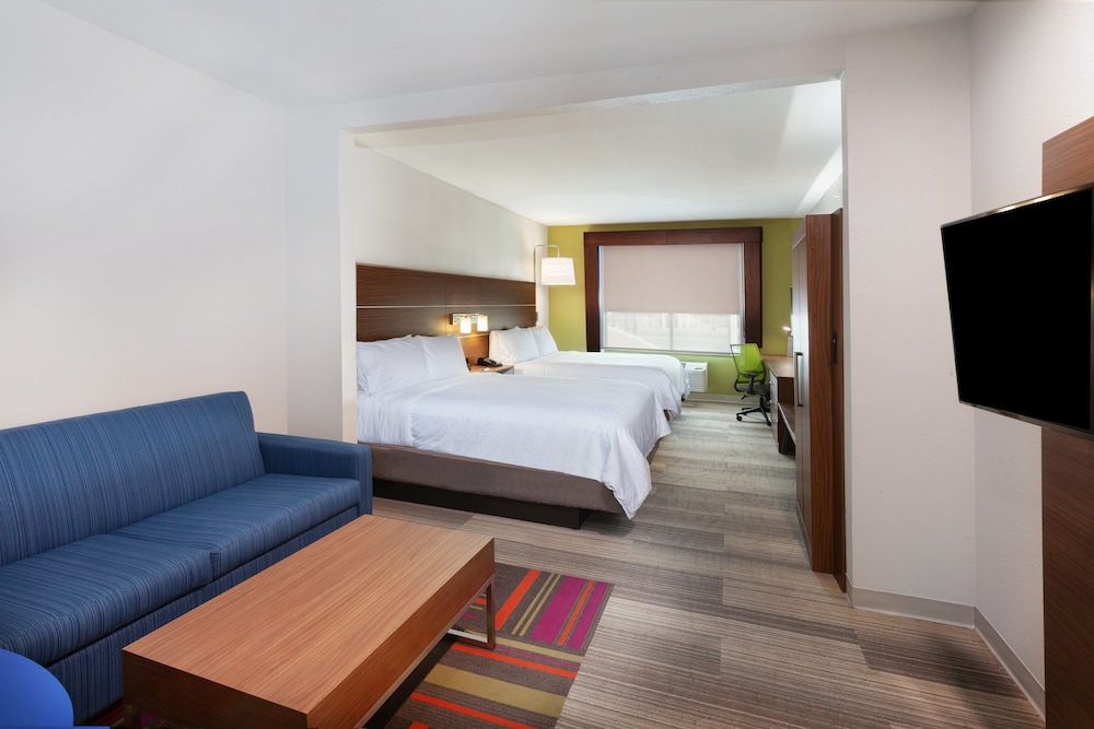 Suite, 2 Queen Beds, Accessible - Photo 1
