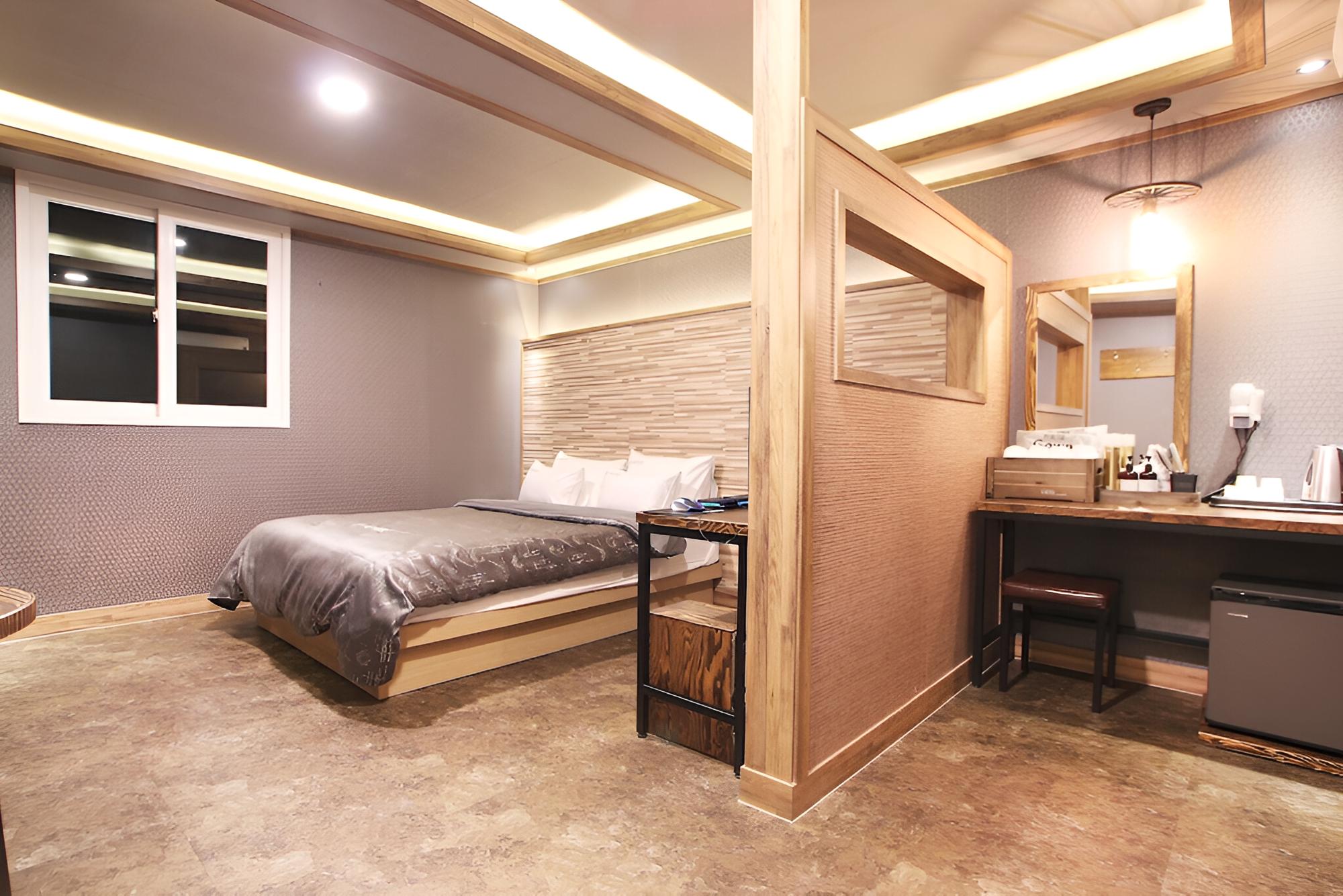 Room (Premium (2PC)) - Photo 1