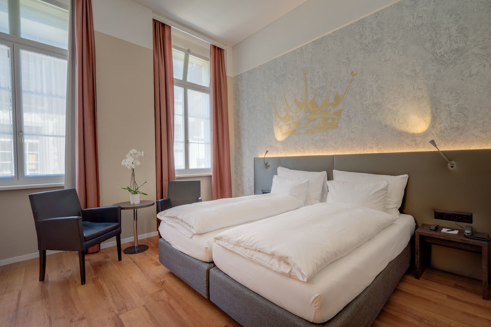 Standard Twin Room - Photo 8