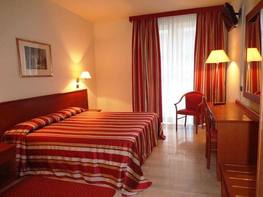 Standard Double or Twin Room photo 2