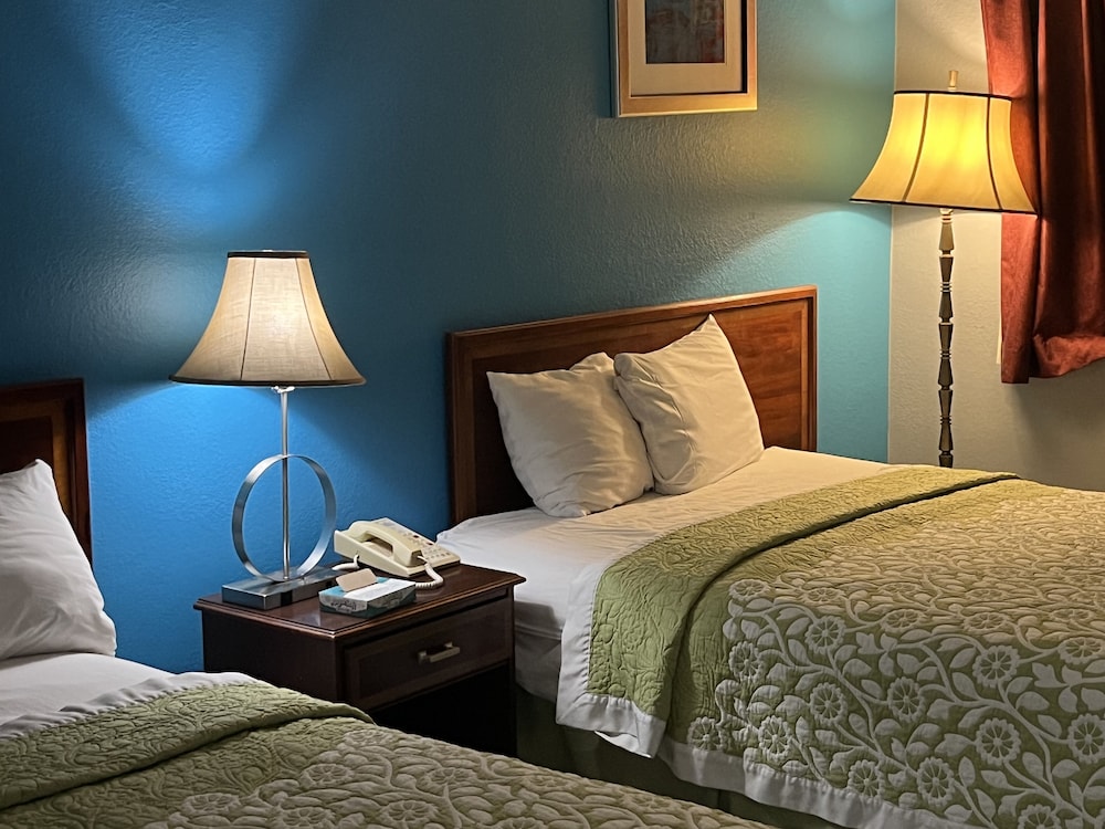 Standard Room, 2 Queen Beds, Non Smoking - Photo 9