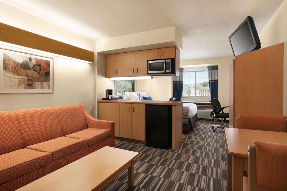 Studio Suite, 1 Queen Bed, Non Smoking - Photo 1