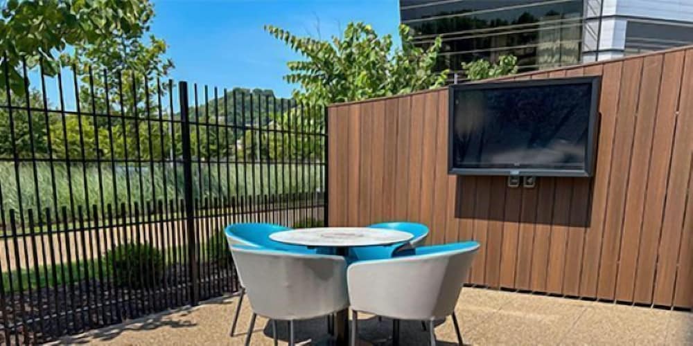 Suite, 1 King Bed, Terrace, River View photo 2