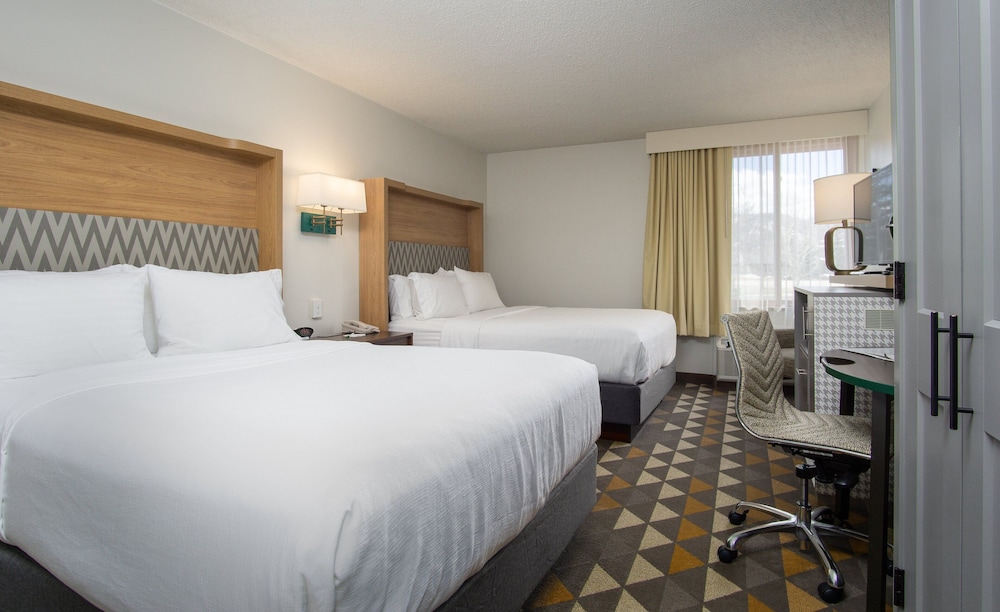 Room, 2 Queen Beds, Courtyard View (Pet Friendly) - Photo 2
