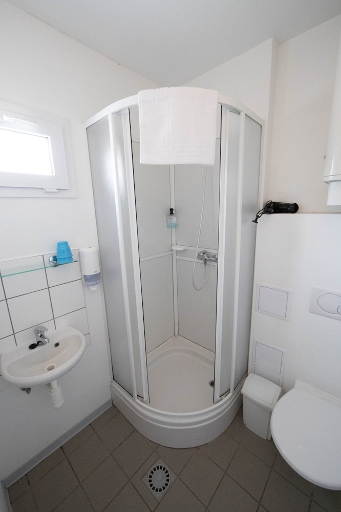 Twin Room, Shared Bathroom (Bunk bed) photo 2