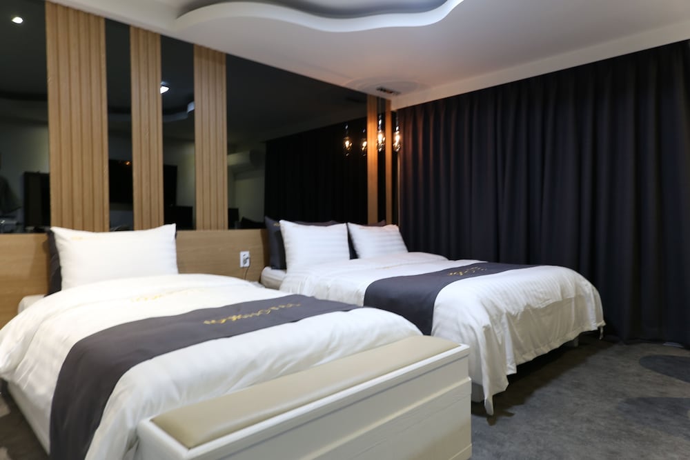 Deluxe Twin Room photo 3