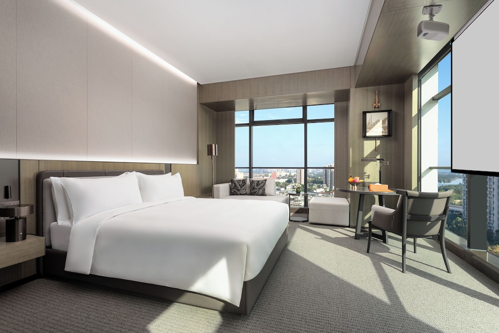 Grand Room, 1 King Bed, Lake View