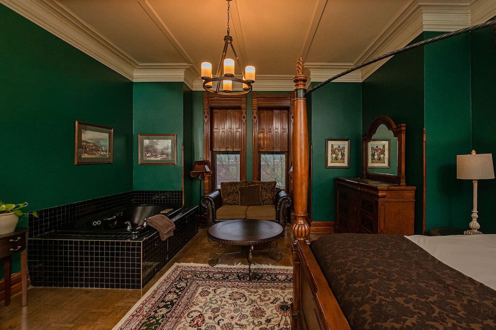 Colonel's Green Room
