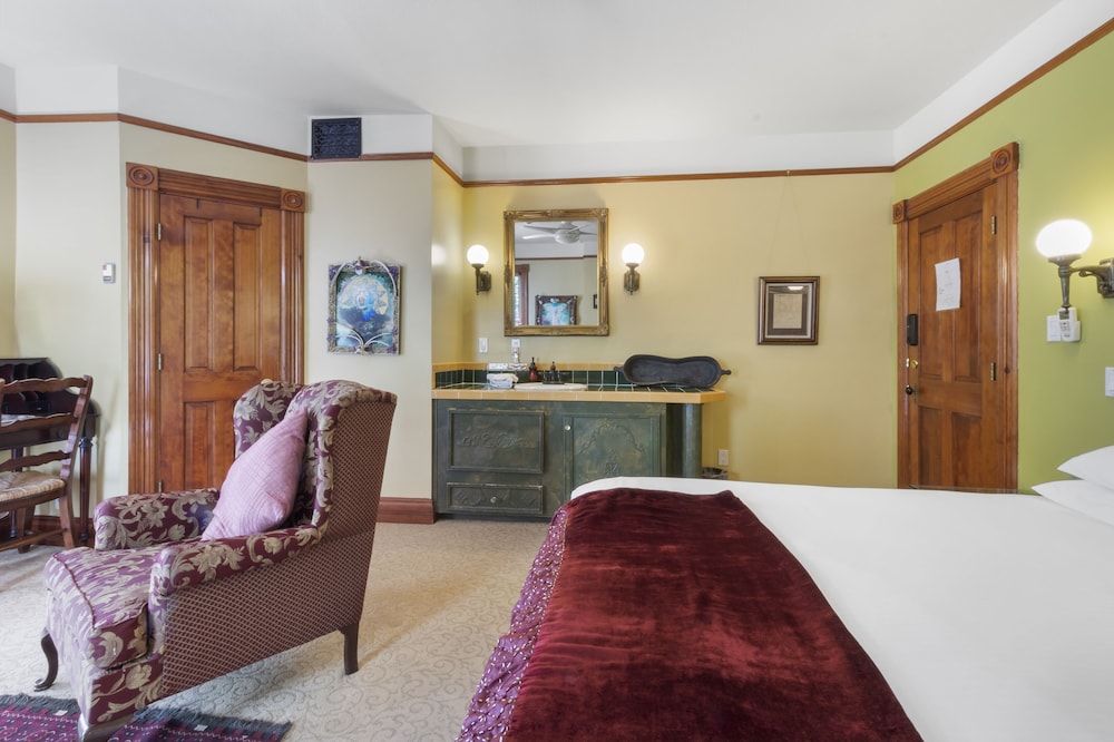 Design Room, 1 King Bed photo 3