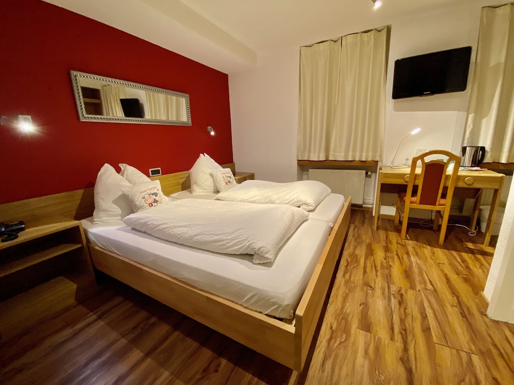 Double Room (Air conditioning) - Photo 3