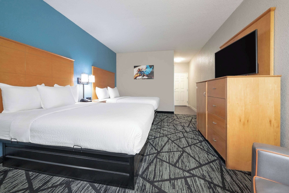 Room, 2 Queen Beds, Non Smoking - Photo 2
